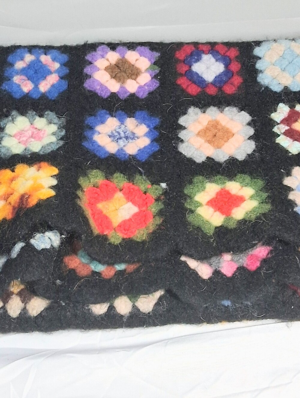 "Roseanne" Granny Square Heavy Wool 48x40 Handmade Vintage Scalloped Blanket - Picture 6 of 12